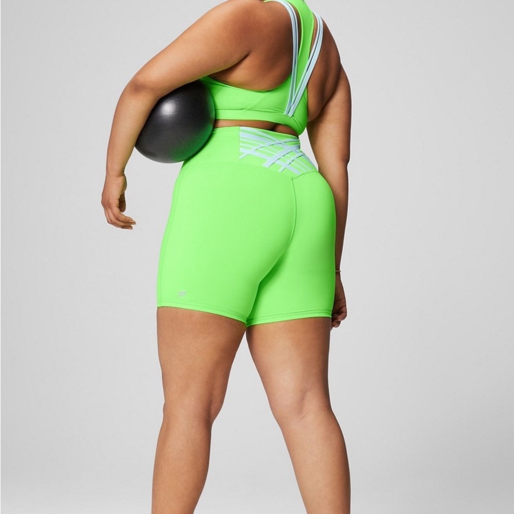 Powerhold by fabletics lime neon set, ultra HW 6” short + boost impact bra small